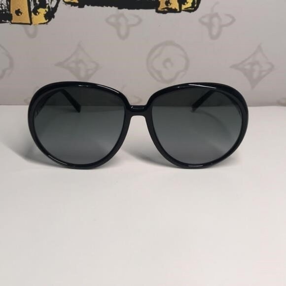 New Authentic Givenchy GV7180/S Sunglasses – Black Frame / Grey - Picture 9 of 13